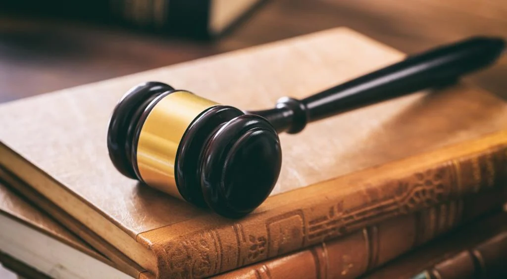 judge-gavel-on-law-books-wooden-desk-PEZ6NRH