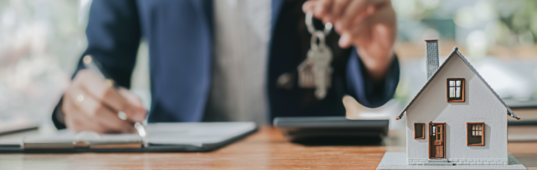 זכויות לקוחות מול מתווכי נדל"ן: מדריך מעשי להתנהלות נכונה בעסקאות מקרקעין