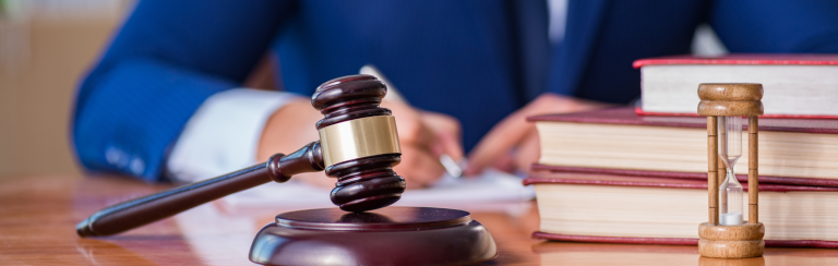 משא ומתן מול ליטיגציה: מתי עדיף להימנע מהליך משפטי ולהגיע להסדר?