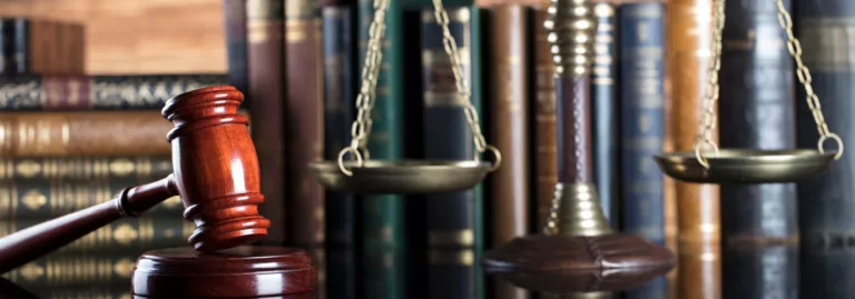 נפילות ברחוב: אחריות הרשות ופיצוי לנפגעים