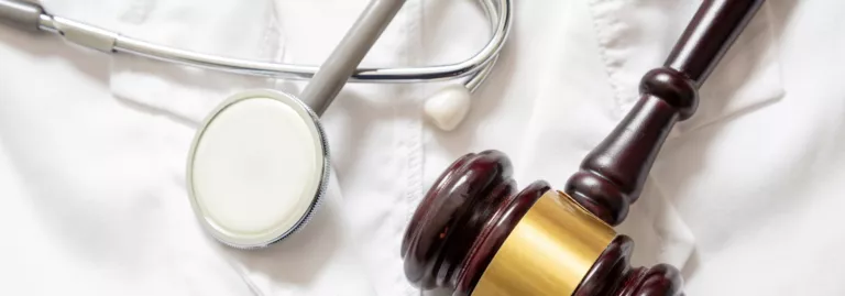 בין חדשנות לאחריות: מדיניות מקלה מול מחמירה בדיני נזיקין בעידן הטכנולוגי