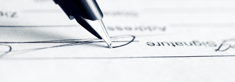 מתי כדאי לפנות לעורך דין לפני חתימה על חוזה? נורות אדומות