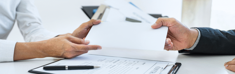 האם כדאי לפנות לעורך דין דיני עבודה לפני חתימה על הסכם עבודה?